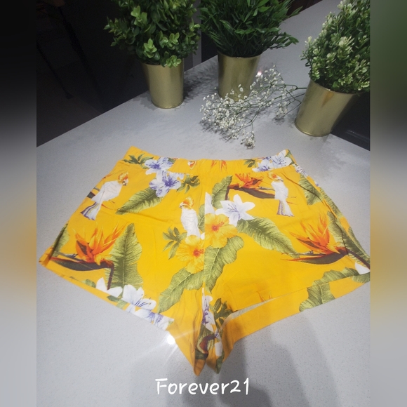 NWOT FOREVER21 Très beau bermuda neuf jaune vif avec motifs tropicaux - Picture 1 of 6